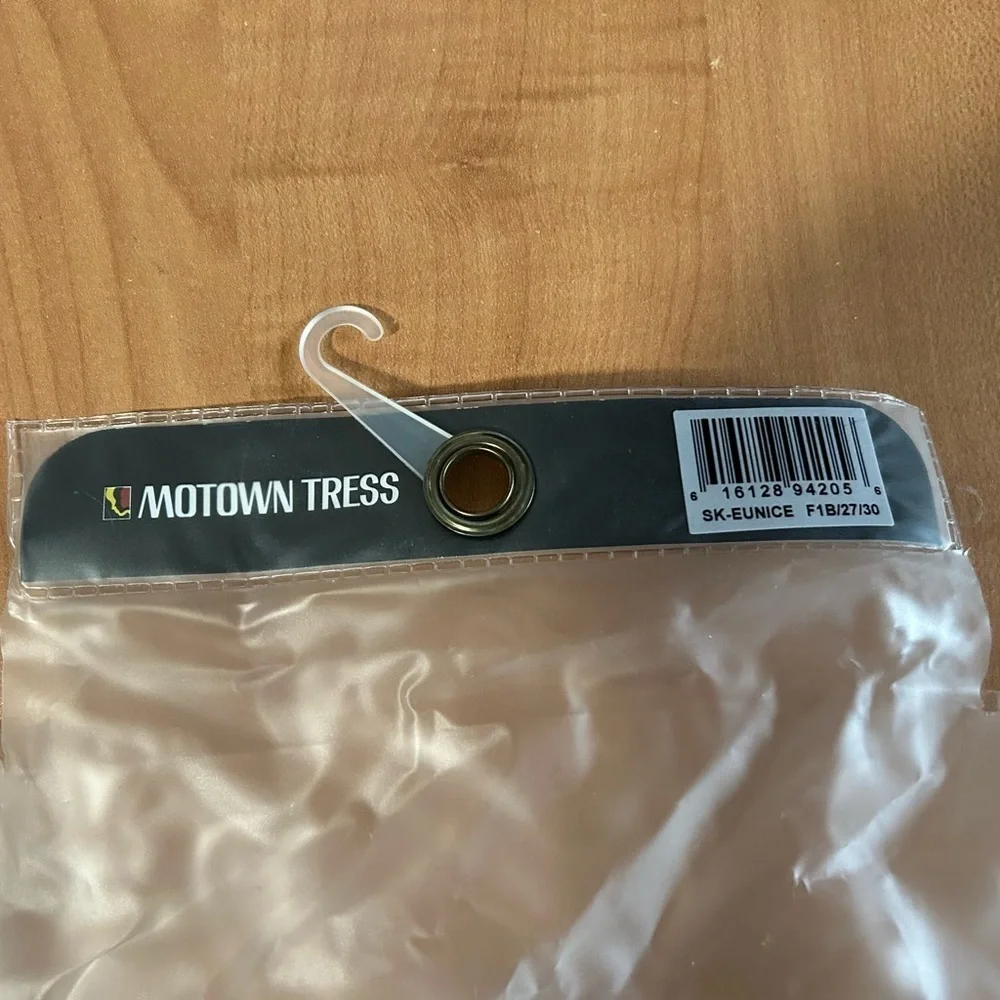 New Motown tress wig long curly 2 colors